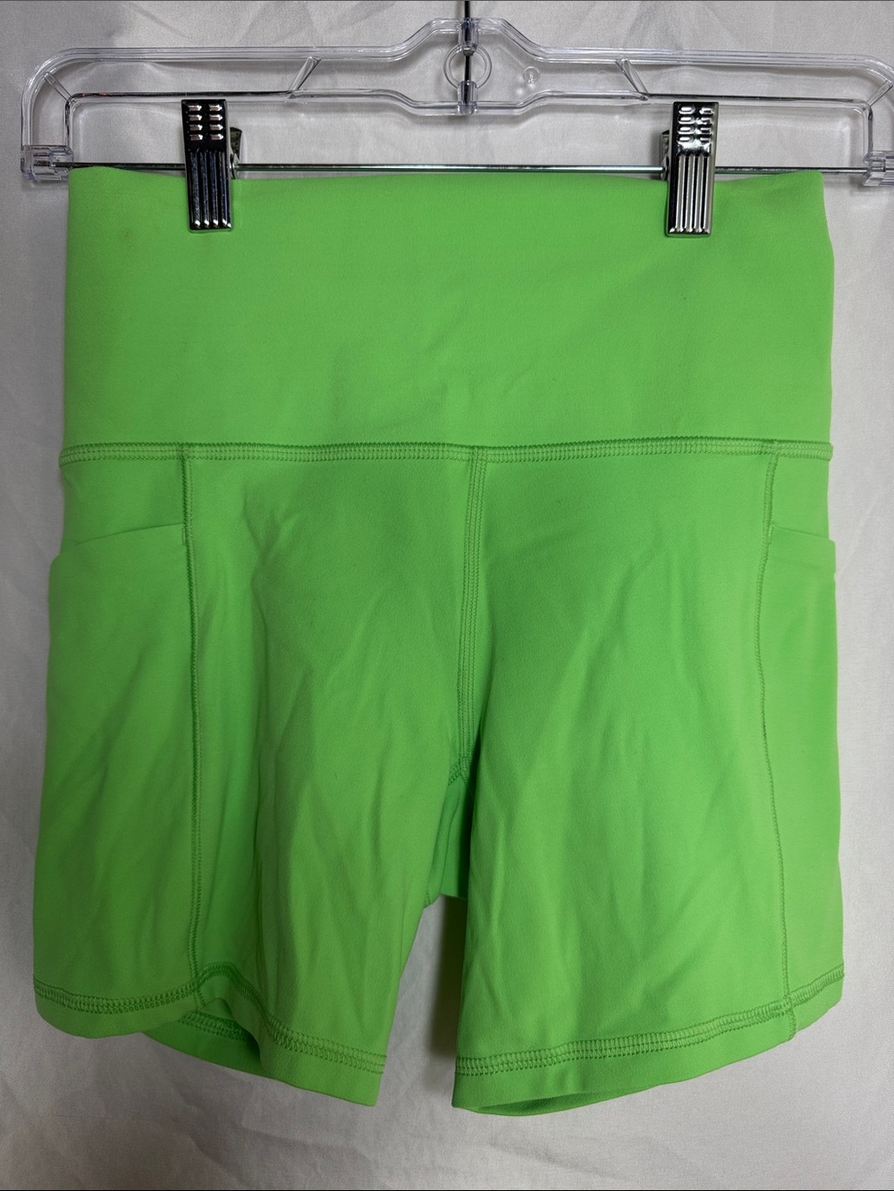 Athleta Salutation Stash Pocket II 5" Shorts Neon Lime Green XS